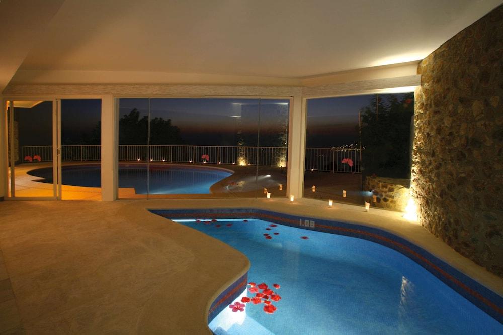 swimming pool spa
