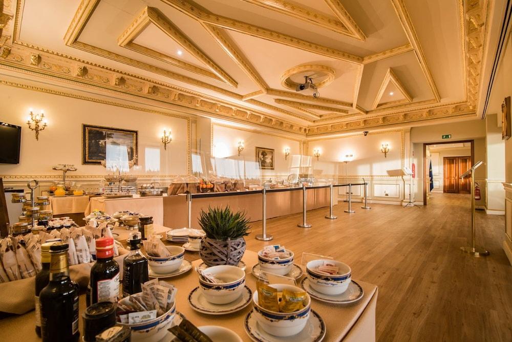 restaurant cafeteria