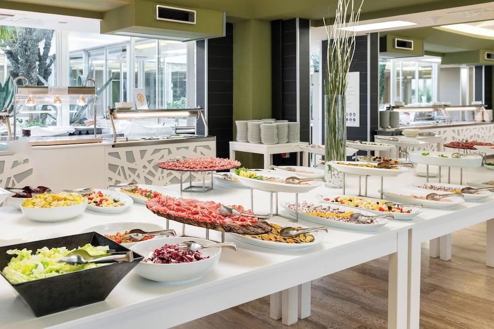 restaurant cafeteria
