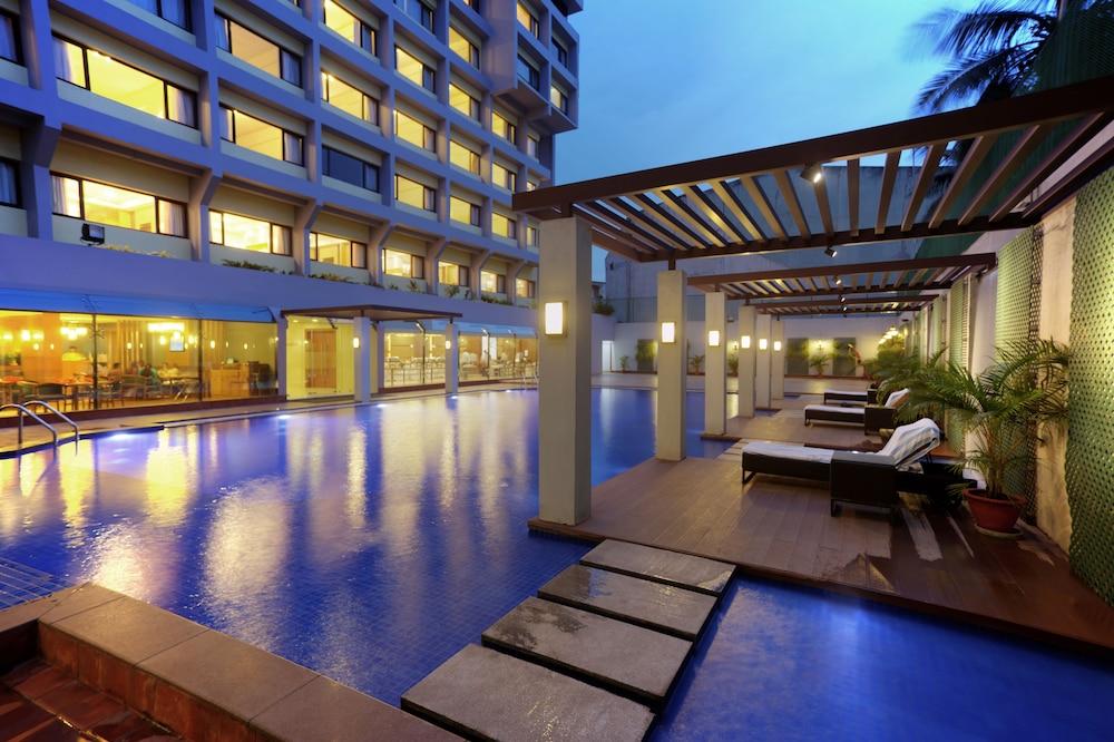 swimming pool spa