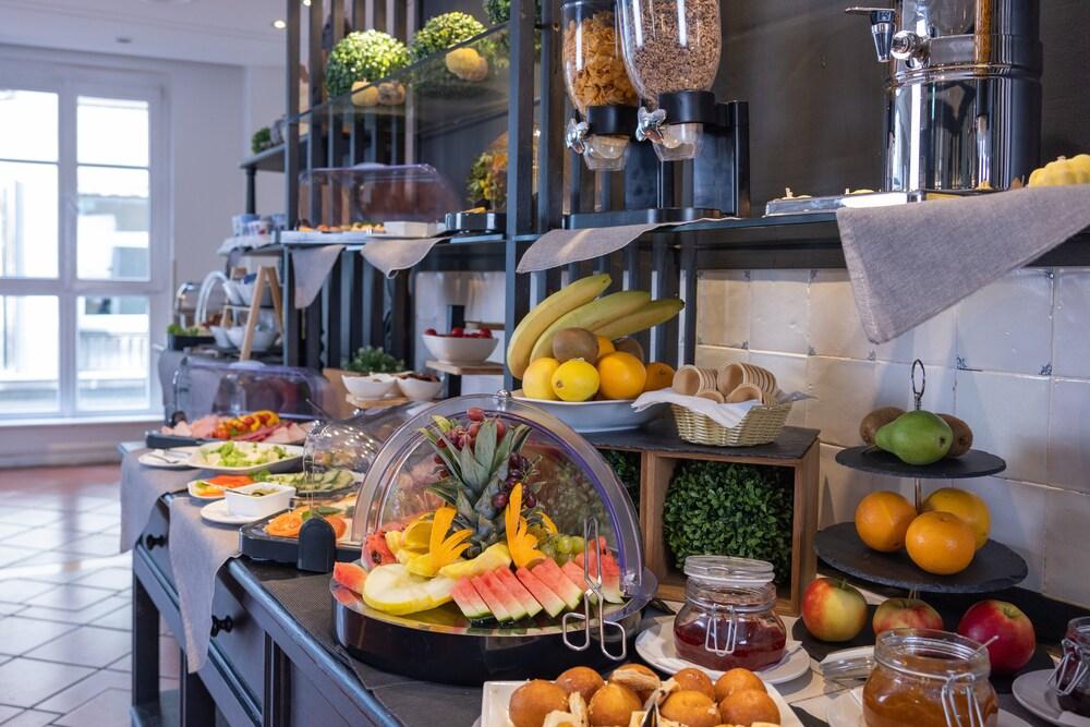 restaurant cafeteria