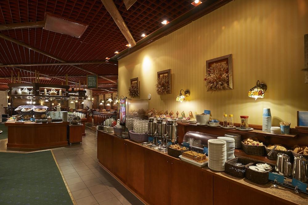 restaurant cafeteria