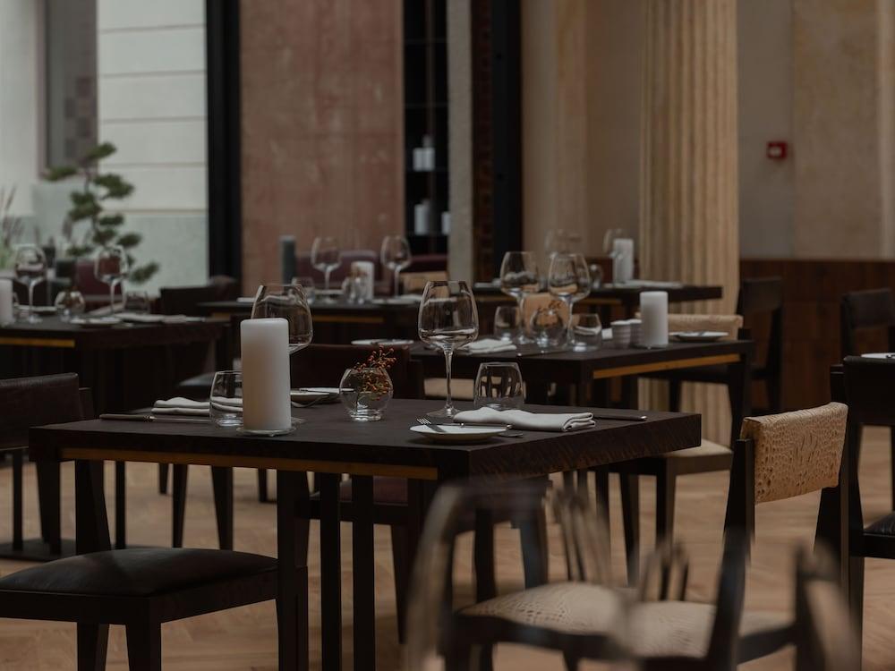 restaurant cafeteria