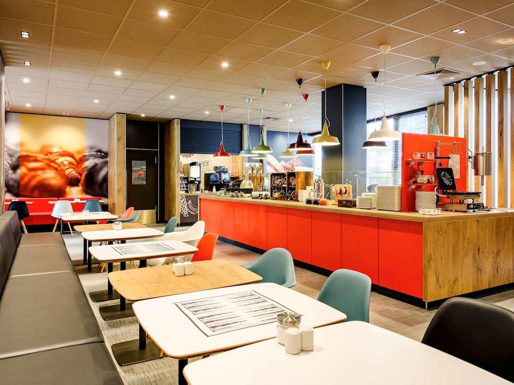 restaurant cafeteria