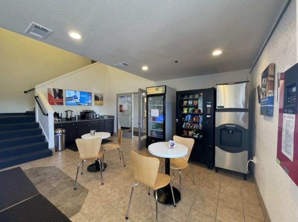 restaurant-cafeteria
