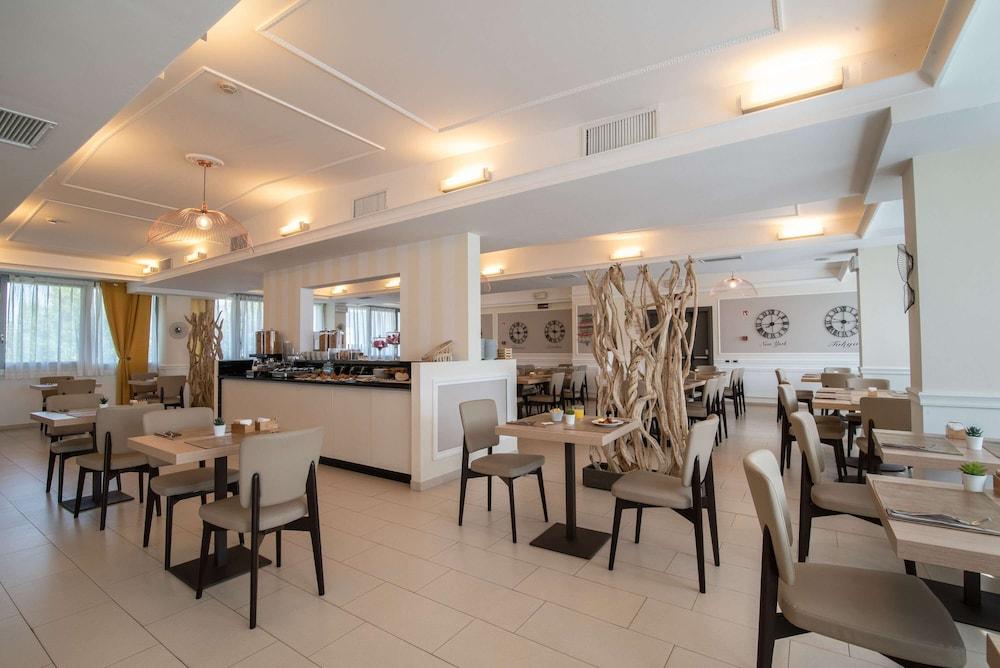 restaurant-cafeteria