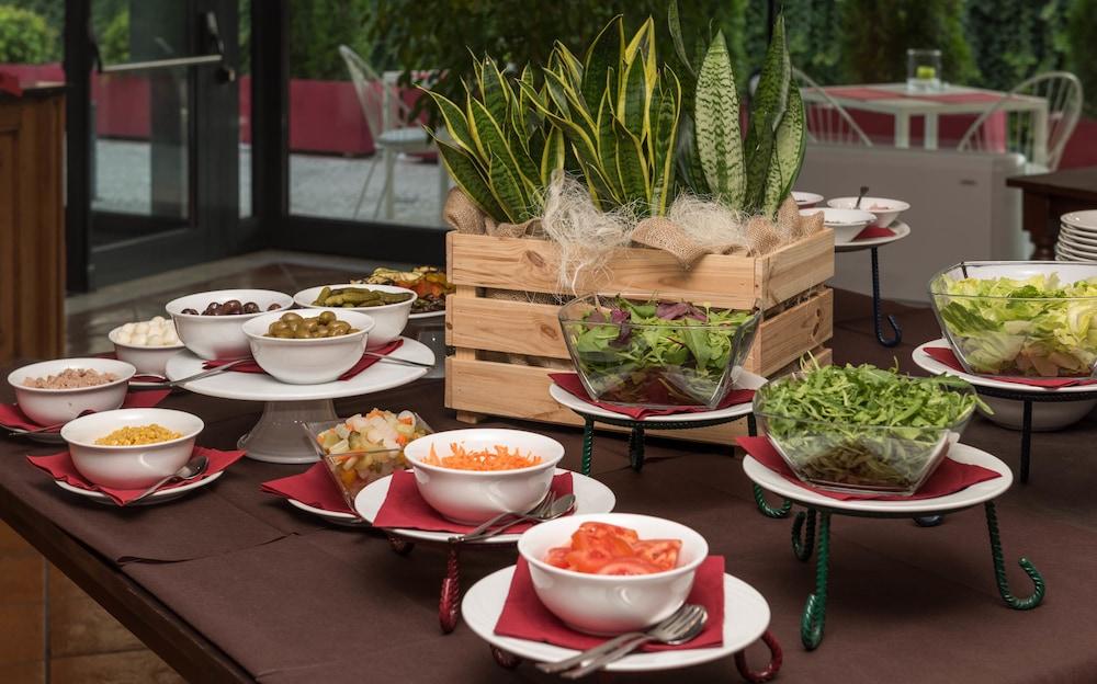 restaurant cafeteria