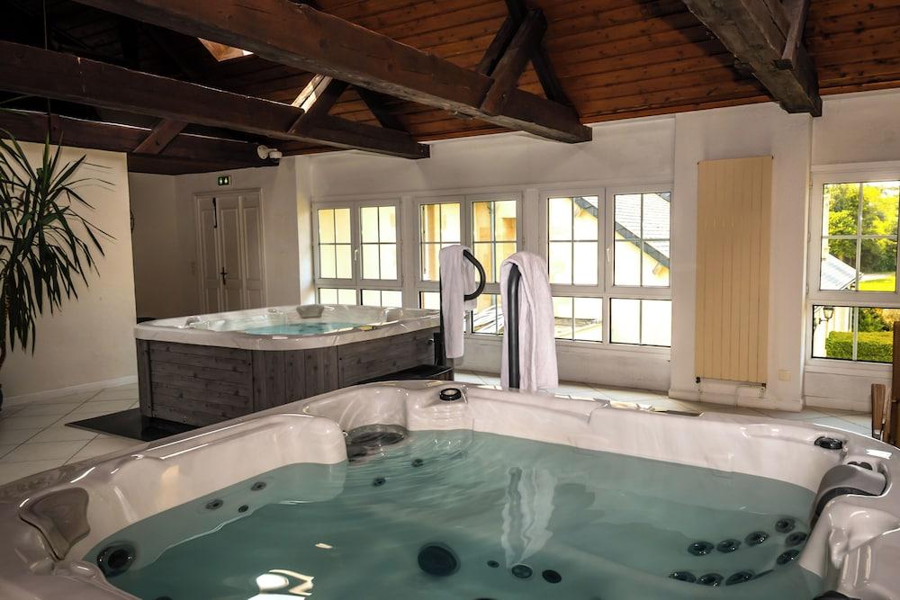 swimming pool spa