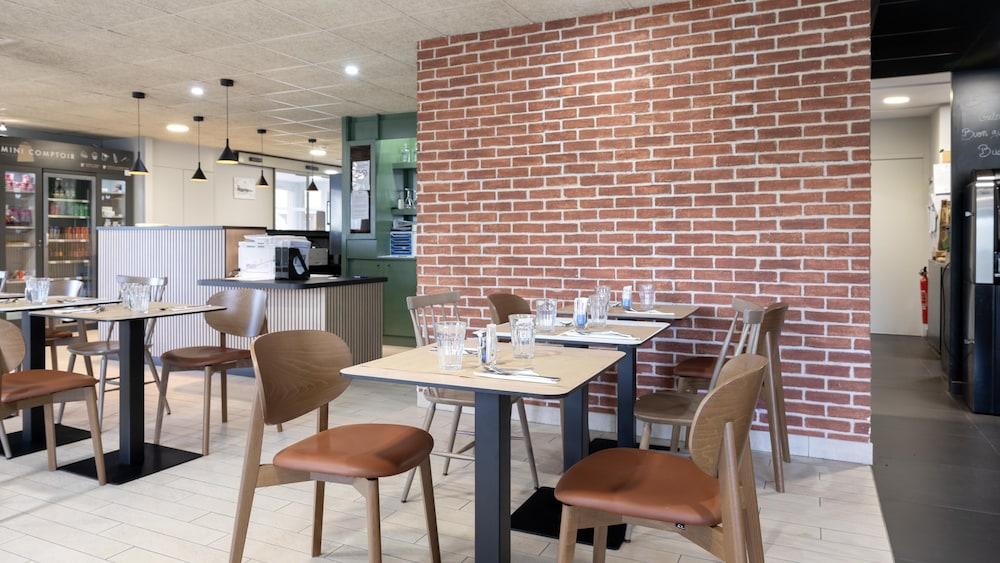 restaurant cafeteria