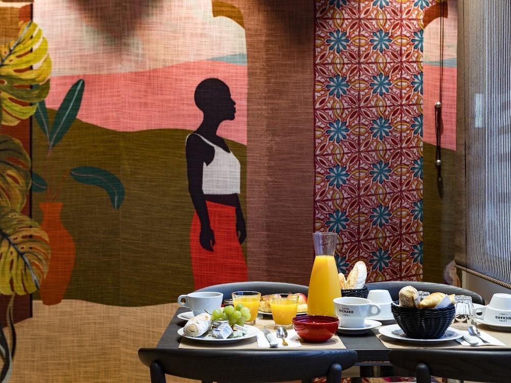 restaurant cafeteria