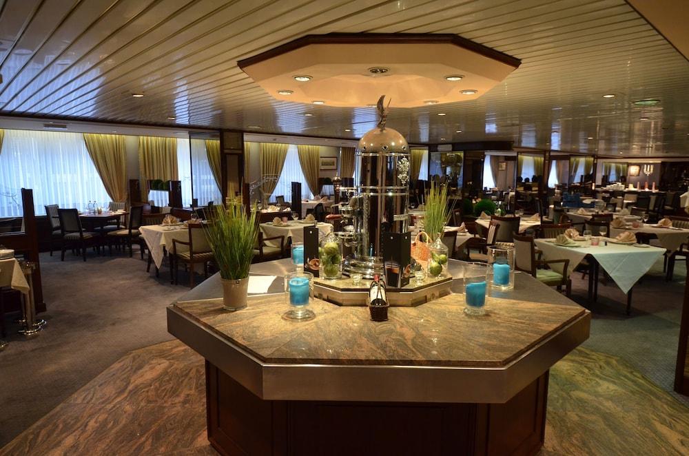 restaurant-cafeteria