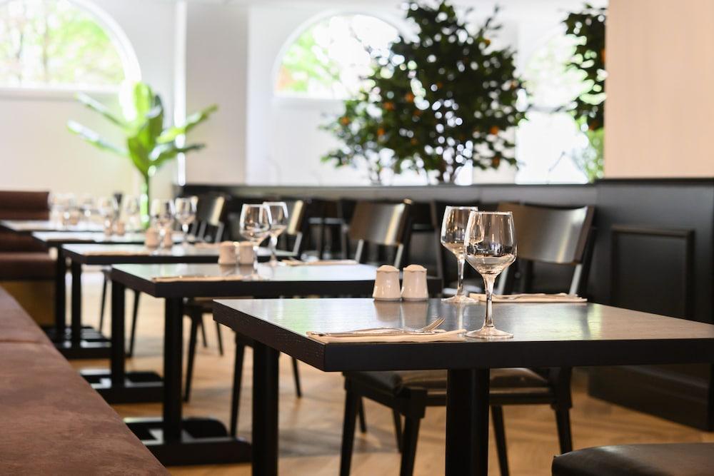 restaurant-cafeteria