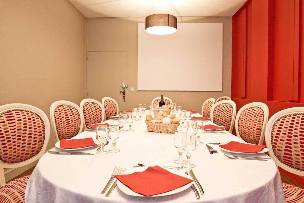 restaurant cafeteria