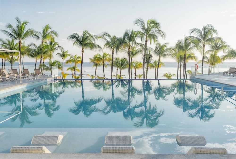 swimming pool spa