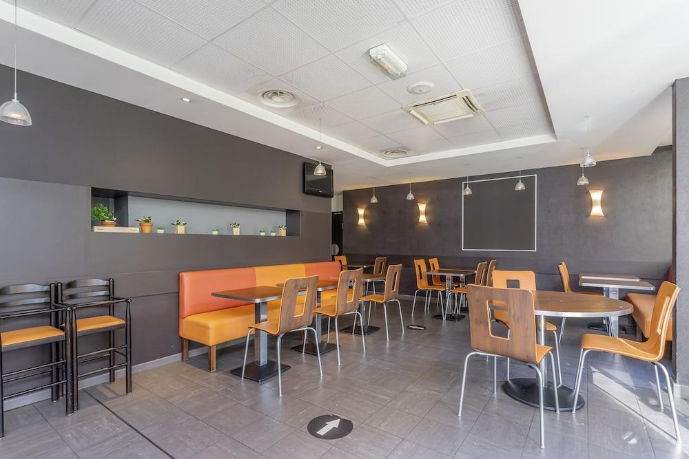 restaurant-cafeteria