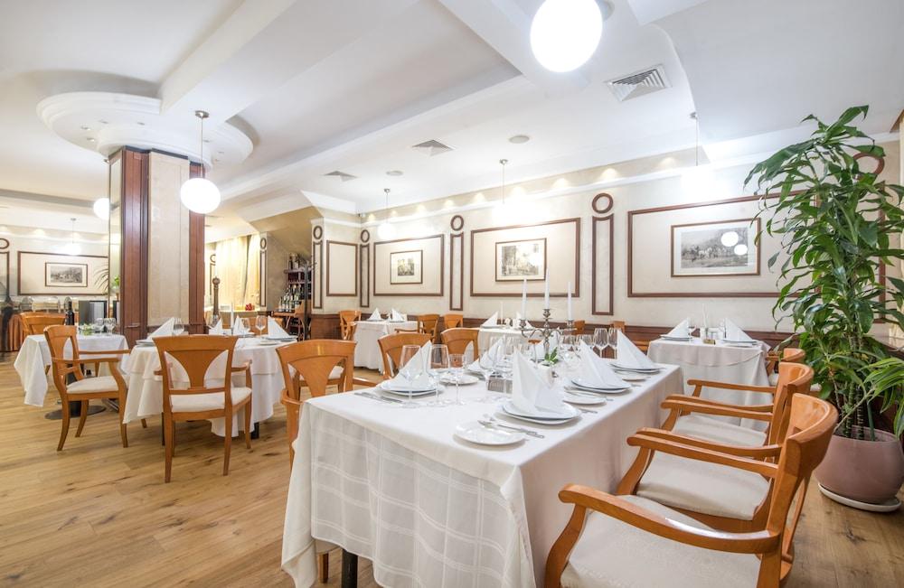 restaurant cafeteria