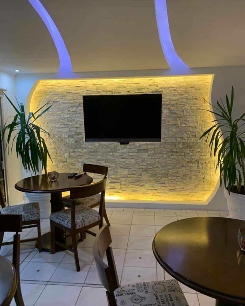 restaurant-cafeteria