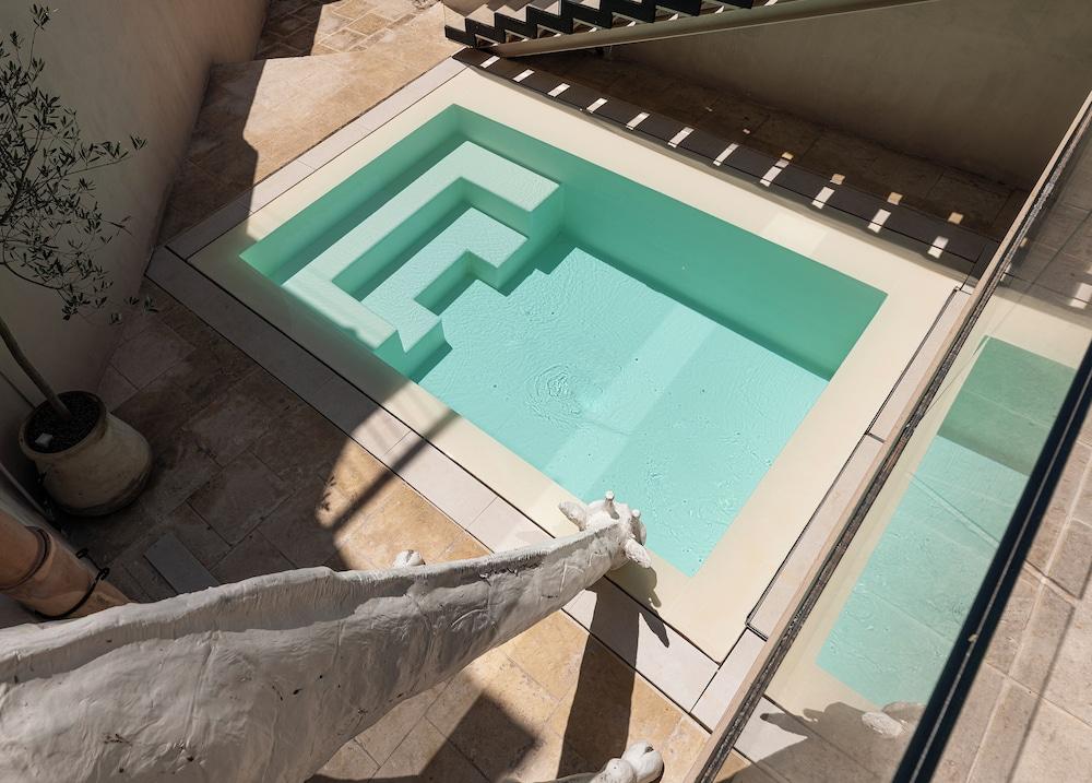 swimming pool spa