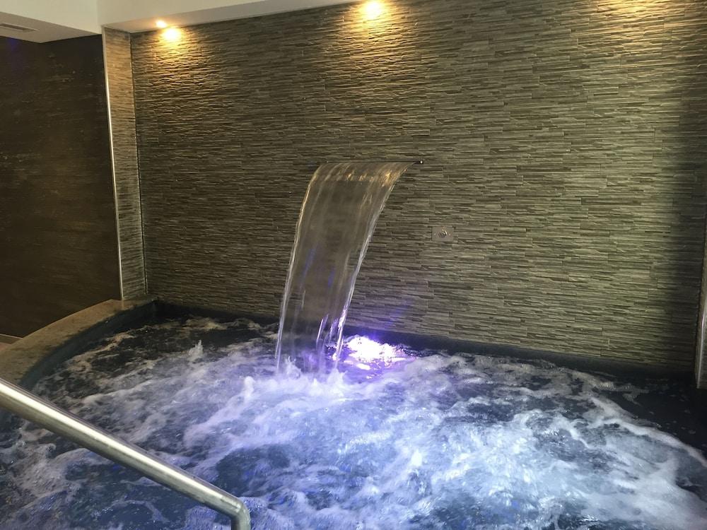 swimming pool spa