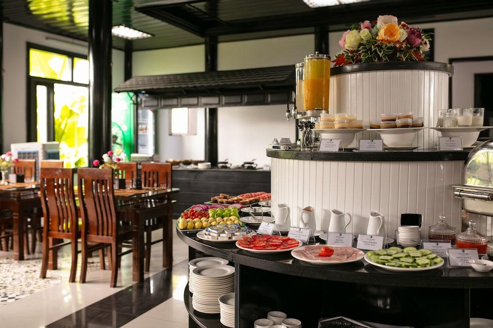 restaurant cafeteria