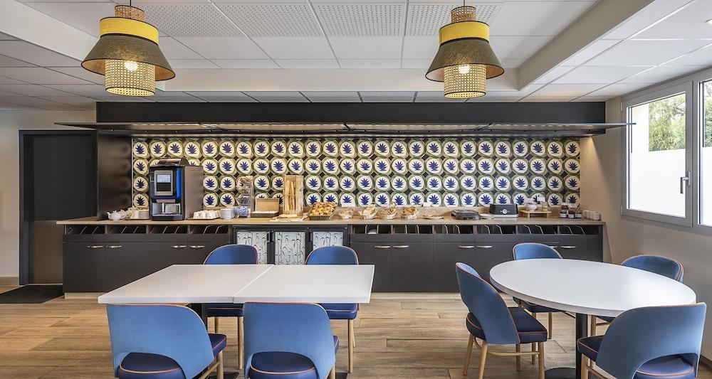 restaurant cafeteria