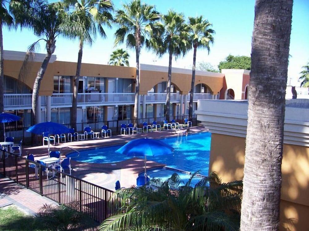 swimming pool spa