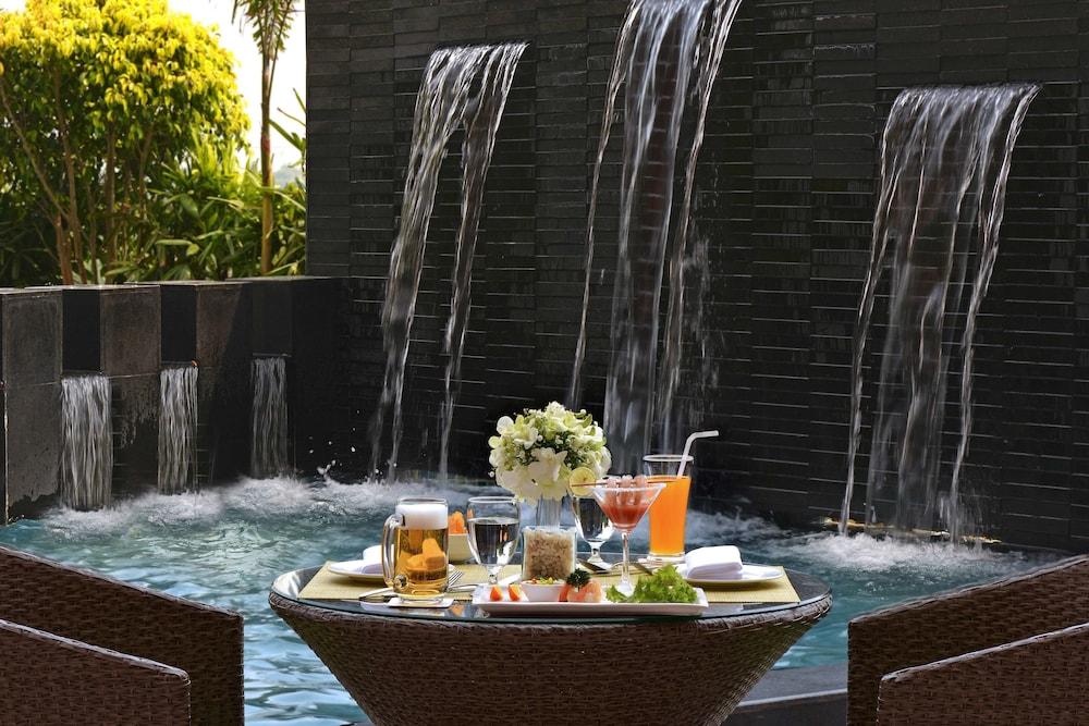 swimming pool spa