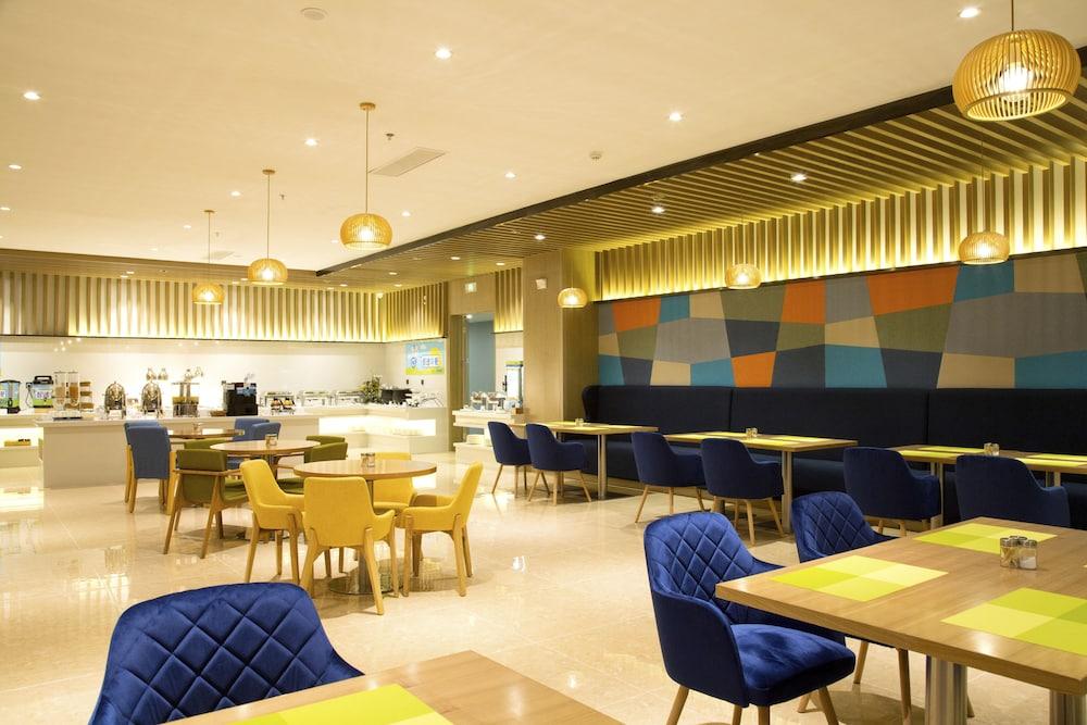 restaurant cafeteria