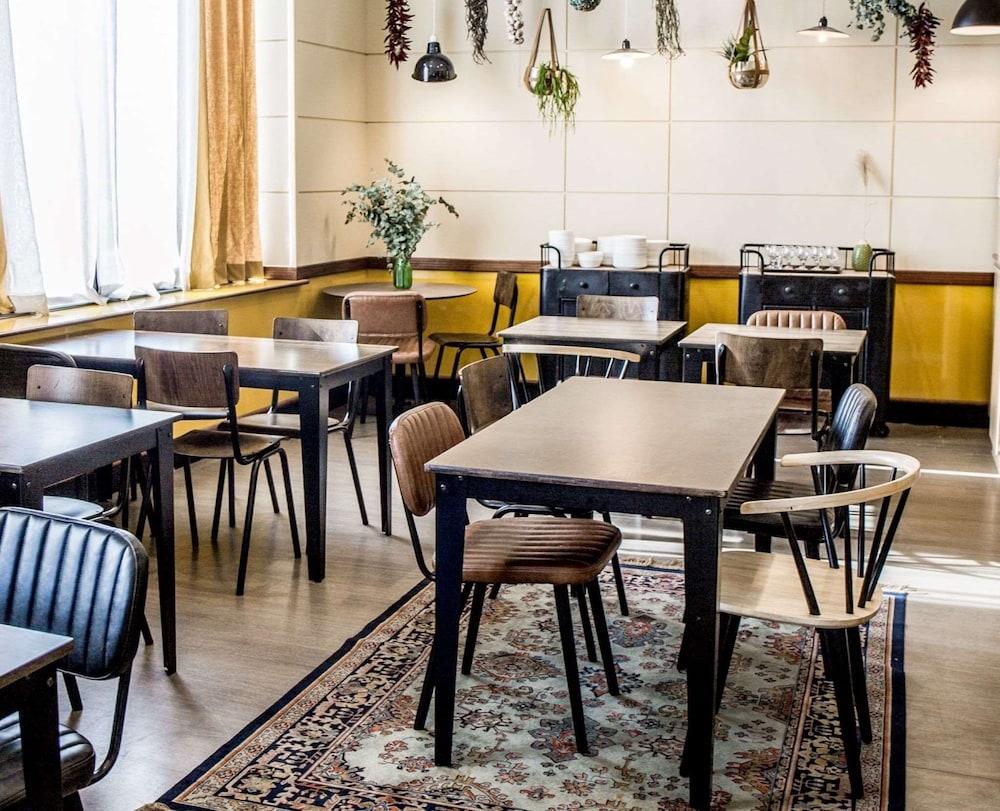 restaurant-cafeteria
