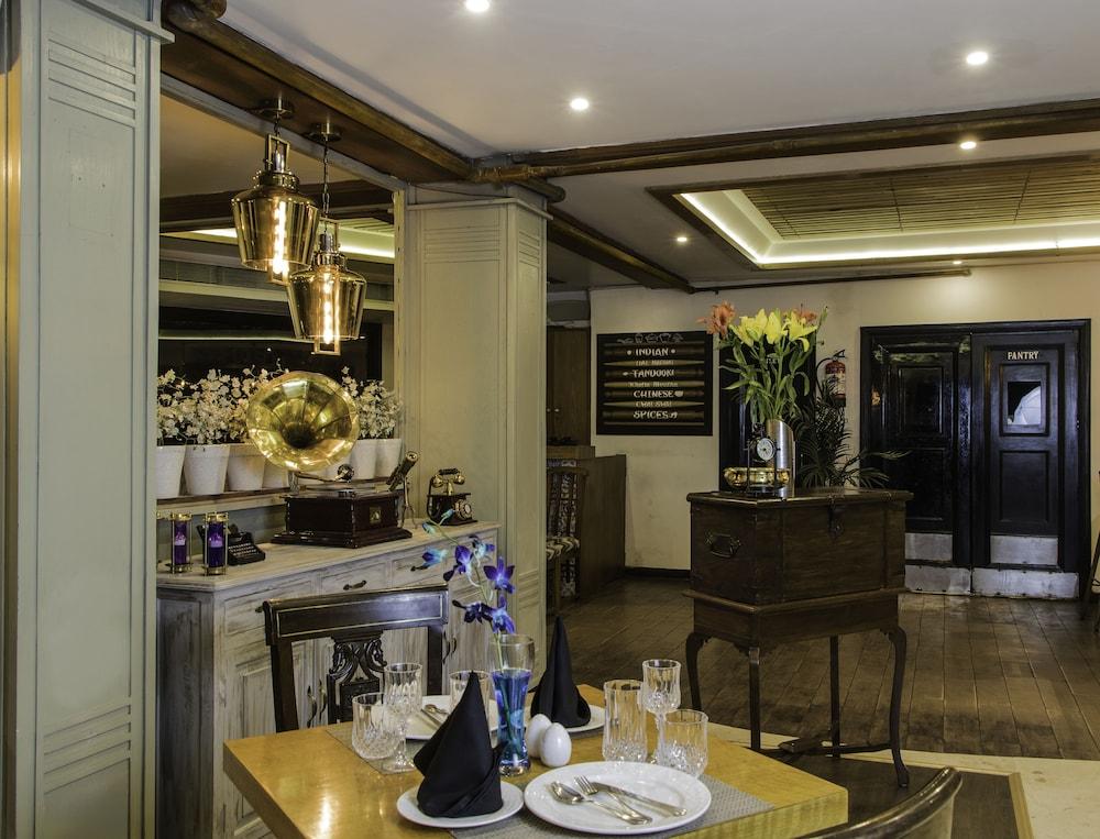 restaurant cafeteria