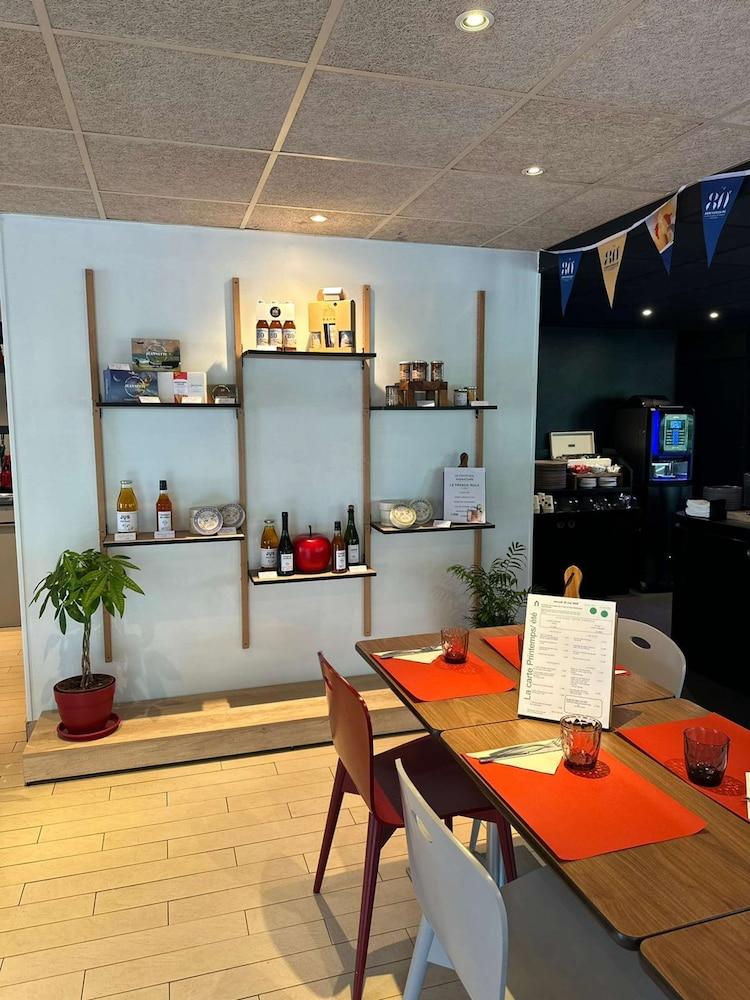 restaurant cafeteria