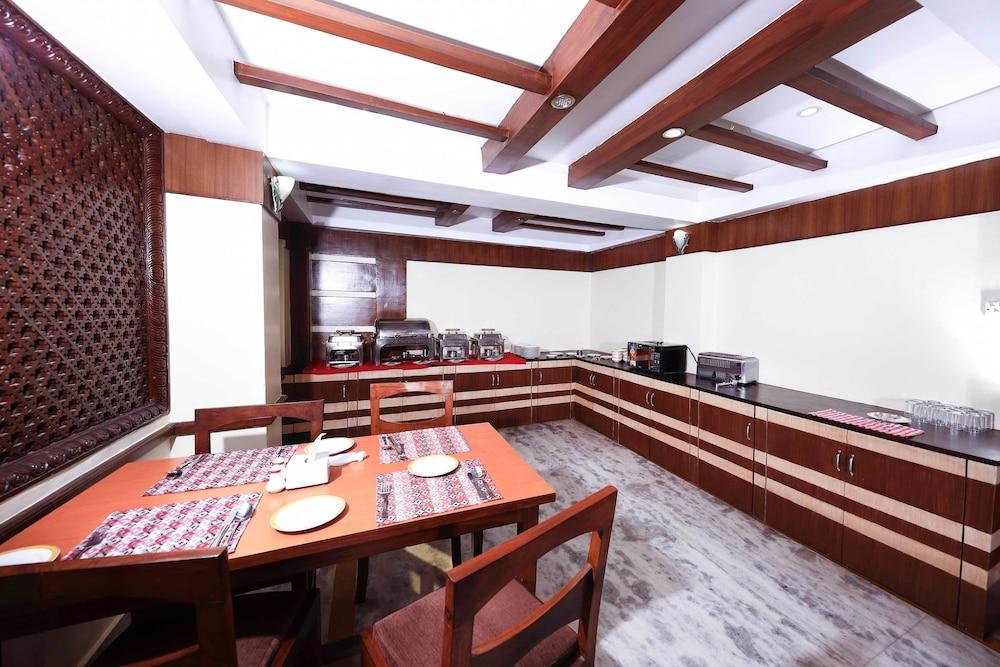 restaurant cafeteria