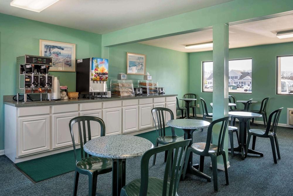 restaurant cafeteria
