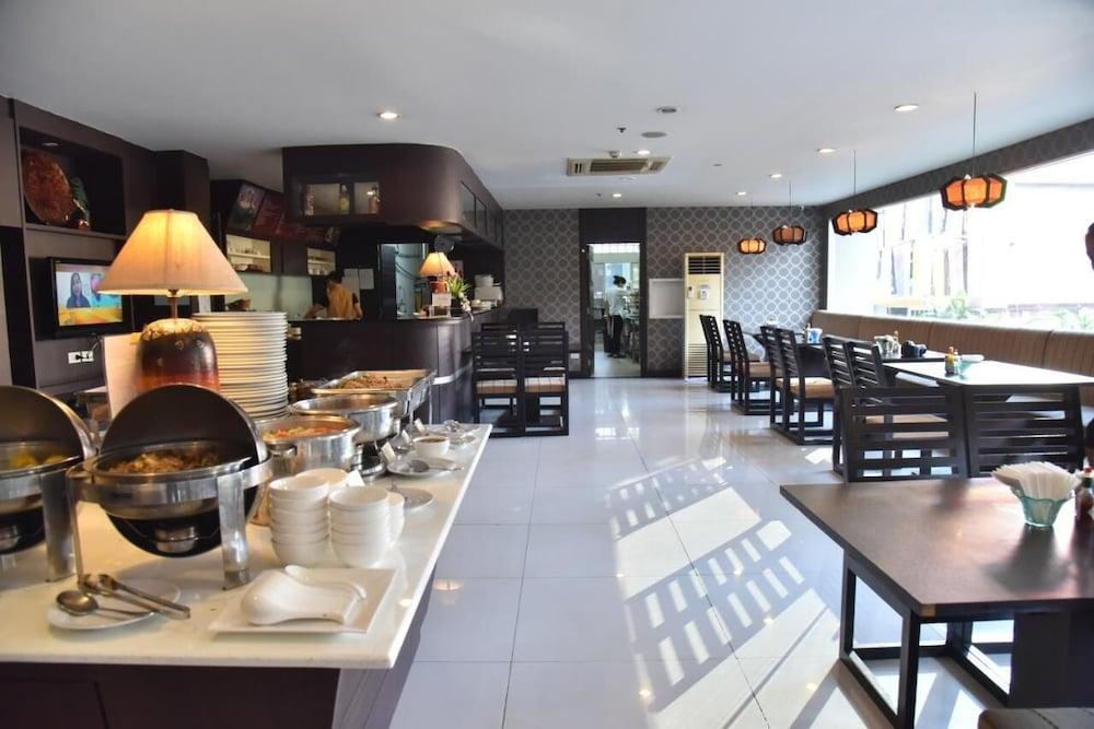 restaurant cafeteria