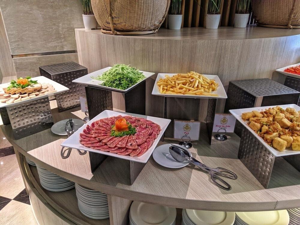 restaurant cafeteria