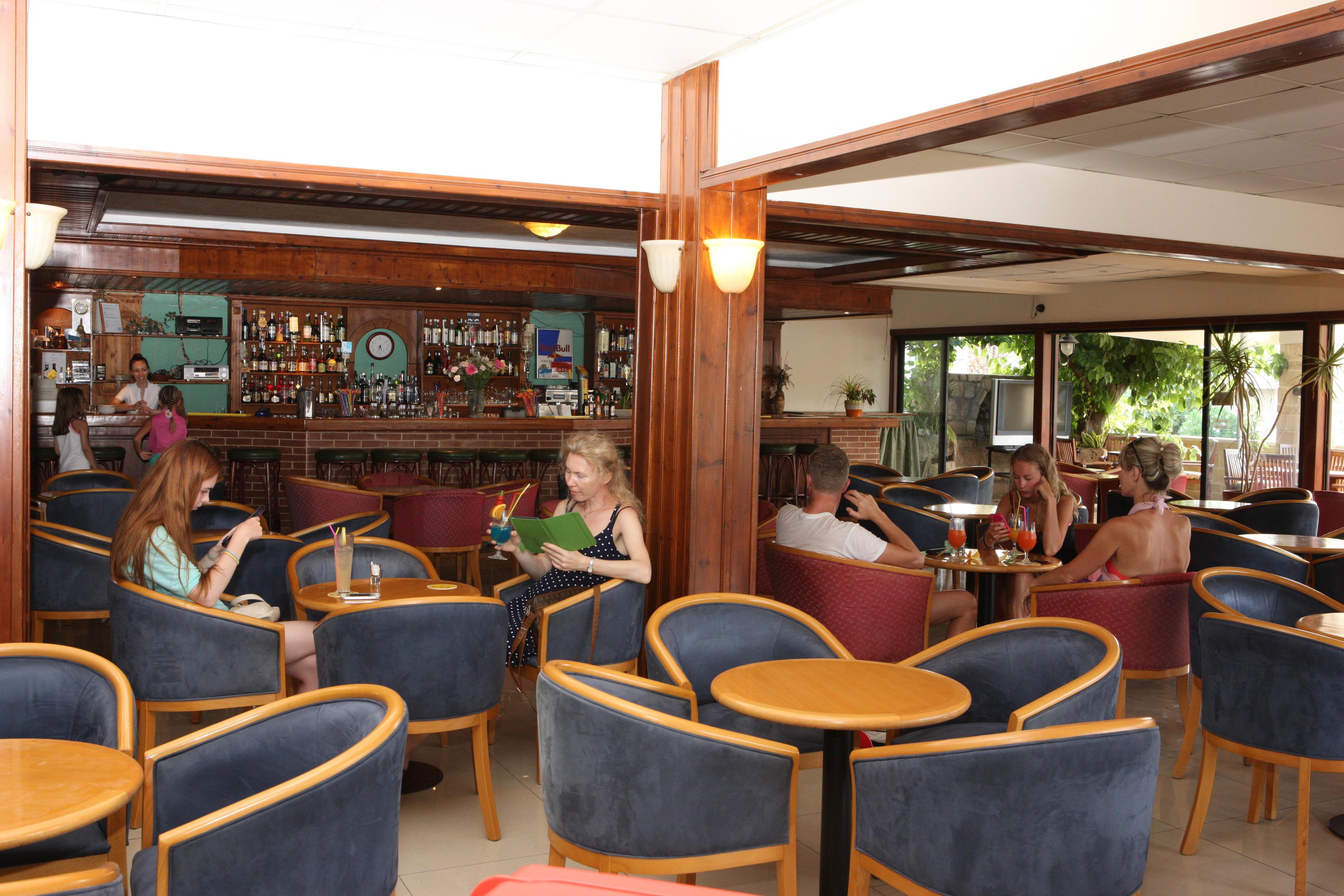 restaurant cafeteria