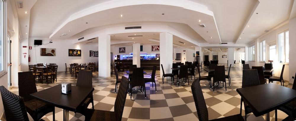 restaurant-cafeteria