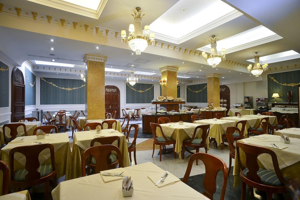 restaurant cafeteria