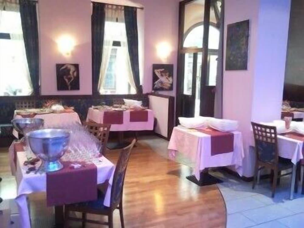 restaurant cafeteria