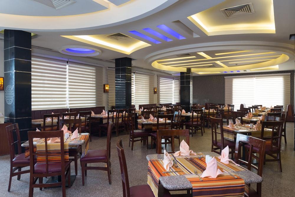 restaurant cafeteria