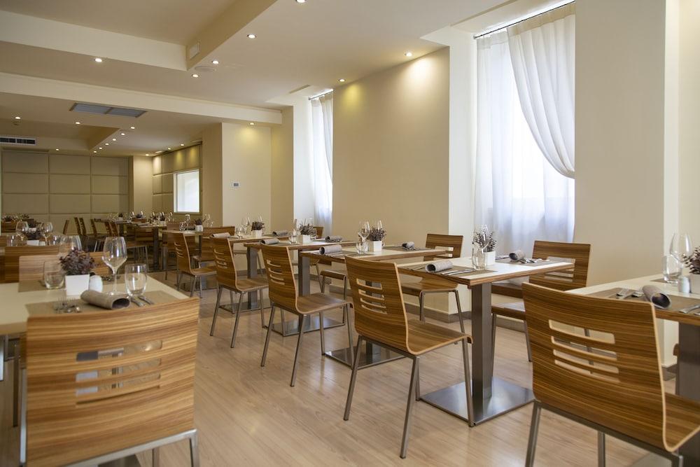 restaurant-cafeteria