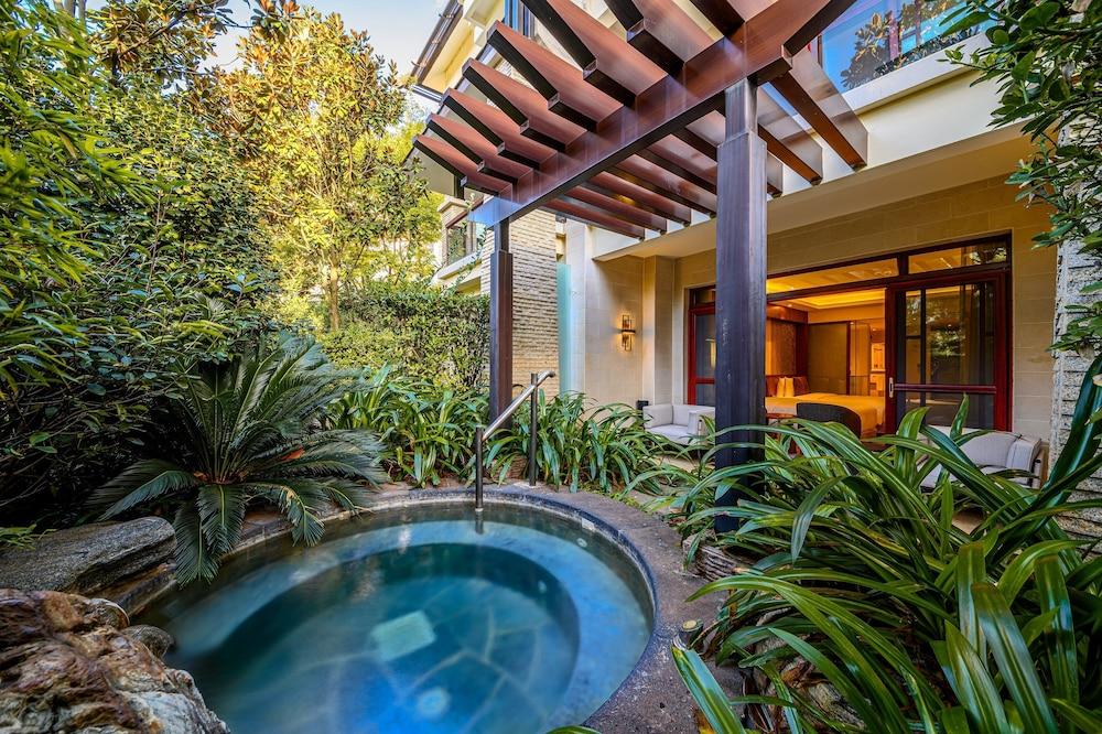 swimming pool spa