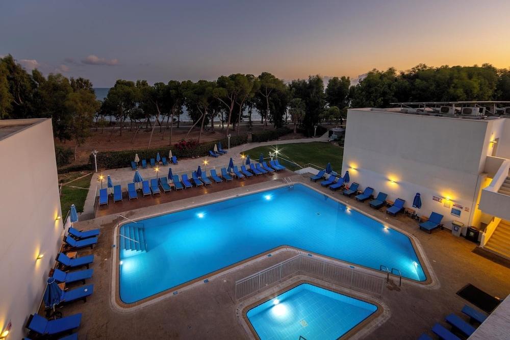 swimming pool spa