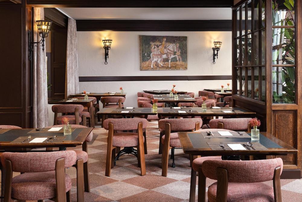 restaurant cafeteria
