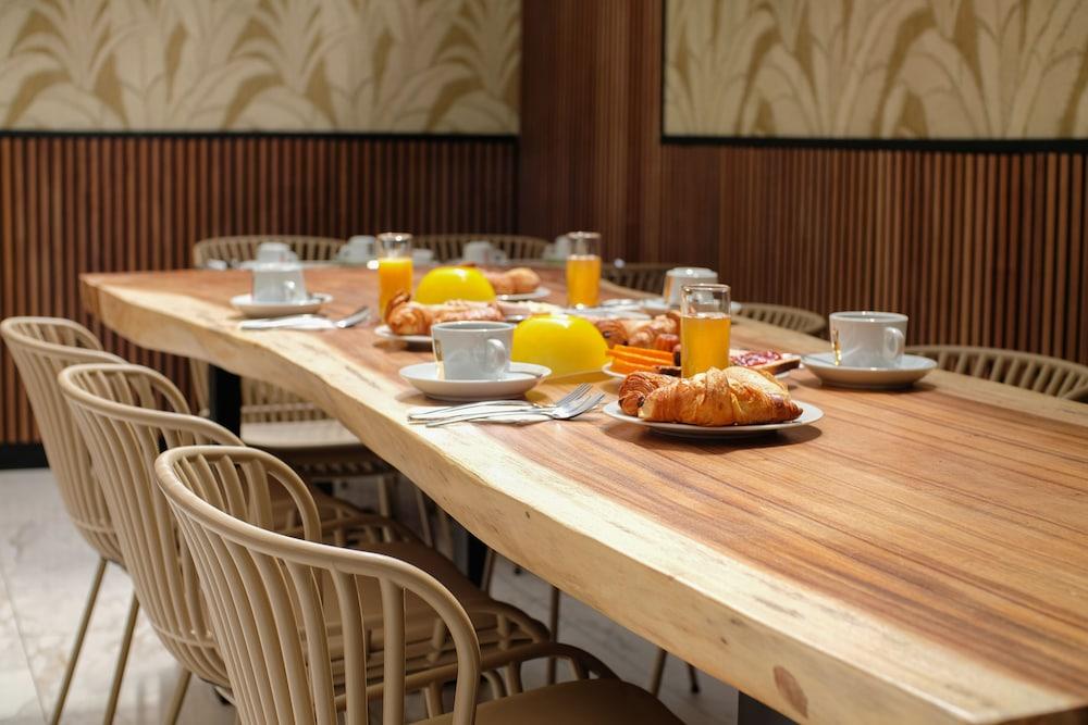 restaurant cafeteria