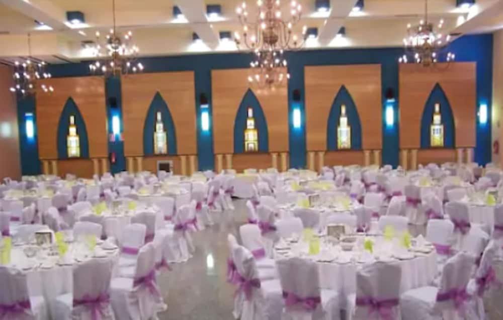 restaurant cafeteria