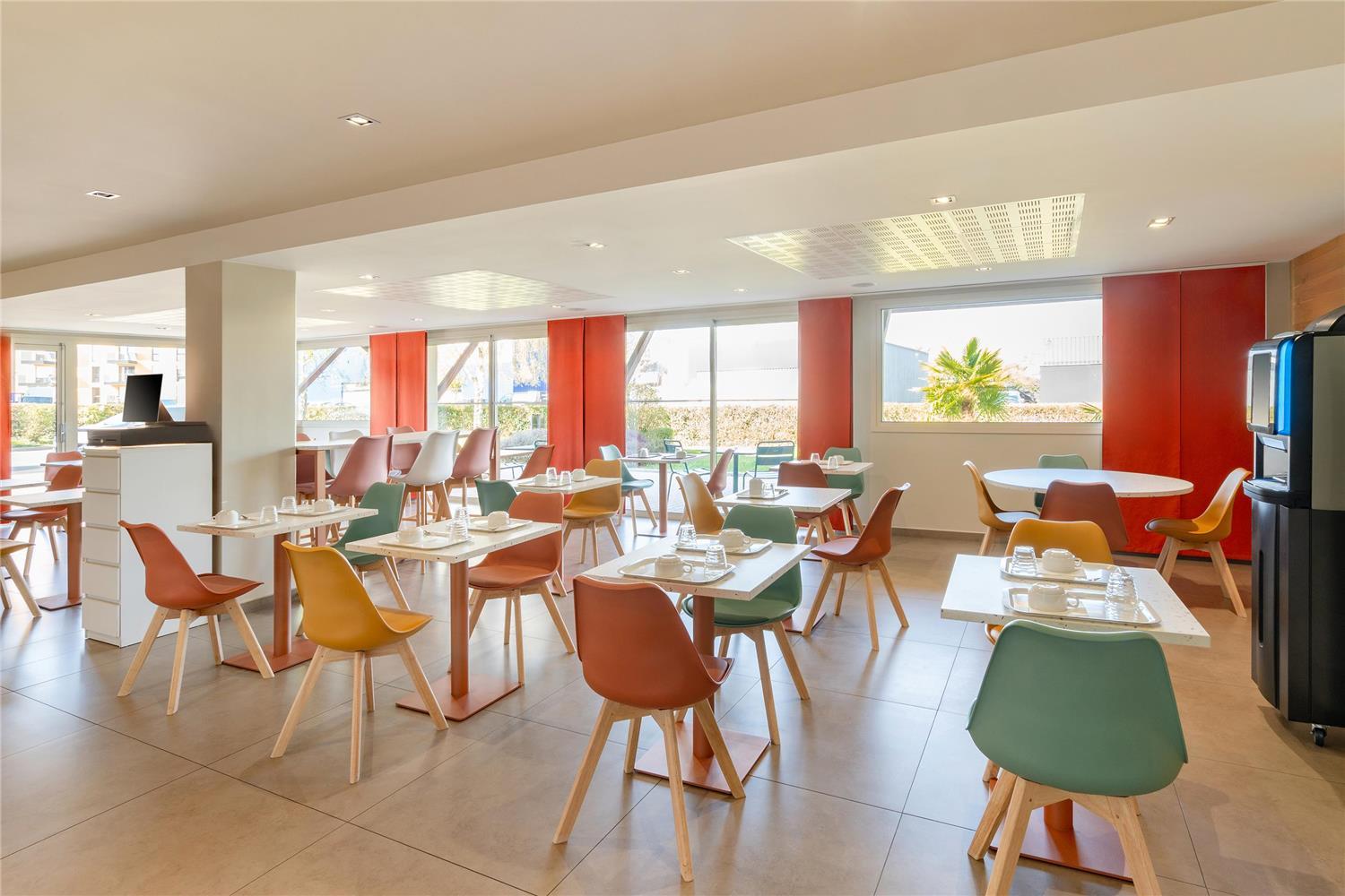 restaurant cafeteria