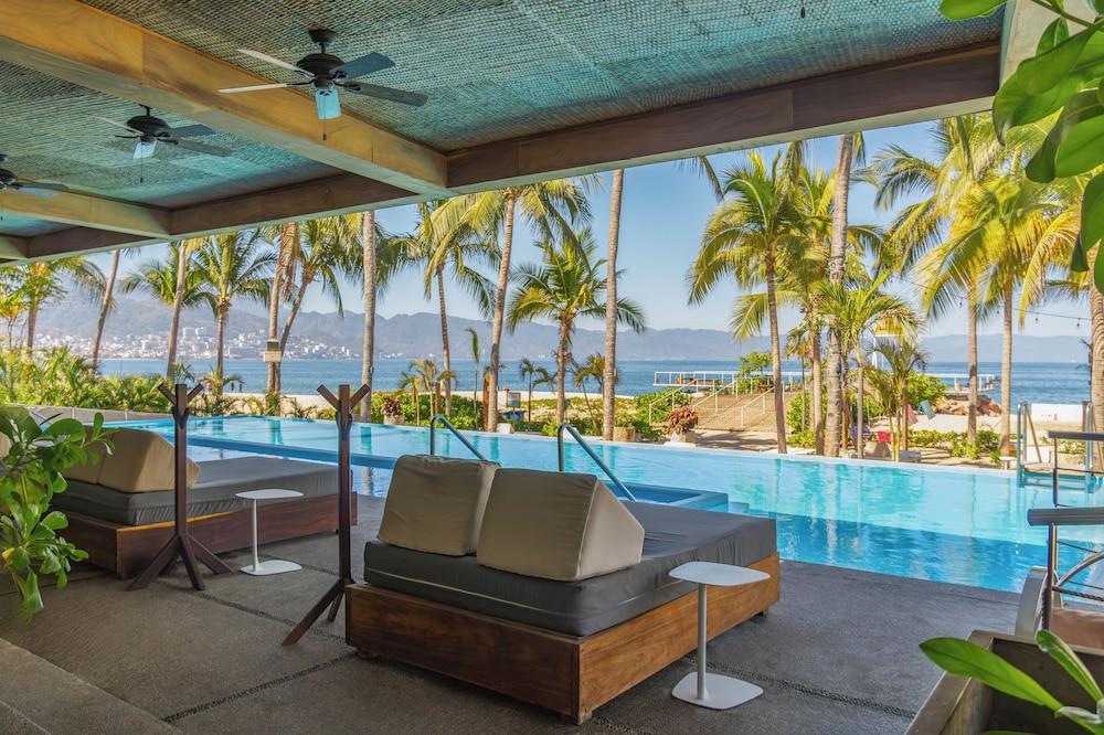 swimming pool spa