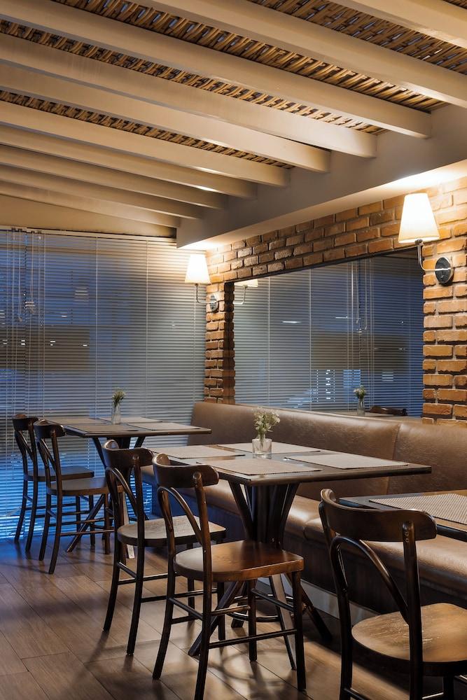 restaurant cafeteria