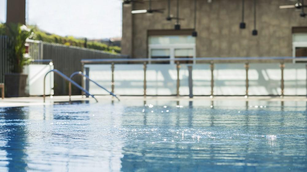 swimming pool spa